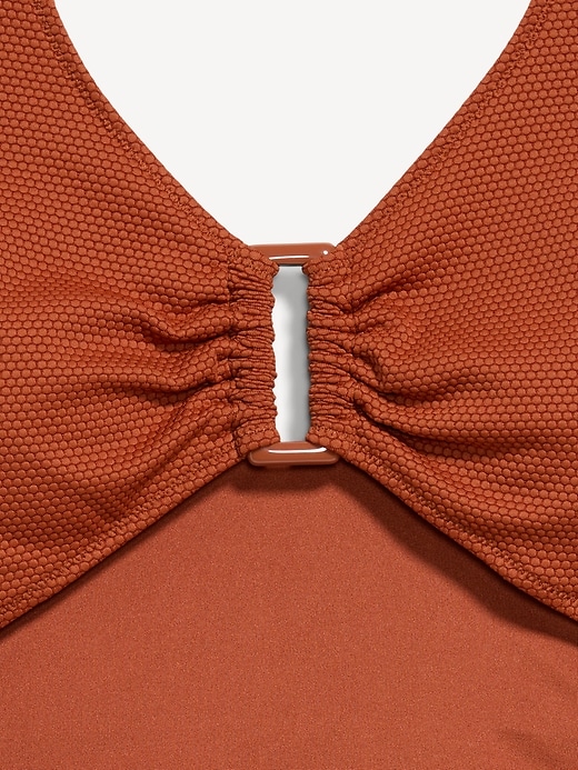 L'image numéro 7 présente Maillot de bain une-pièce texturé à découpe