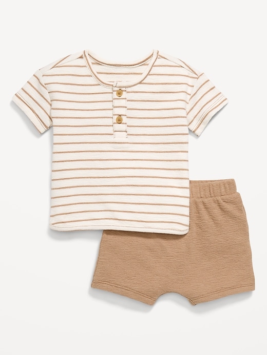 L'image numéro 1 présente Ensemble haut henley et short en tricot jacquard pour bébé