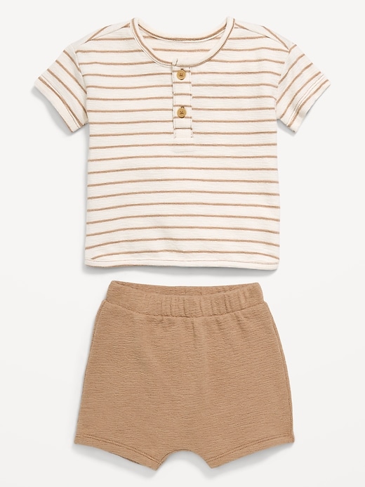 L'image numéro 2 présente Ensemble haut henley et short en tricot jacquard pour bébé