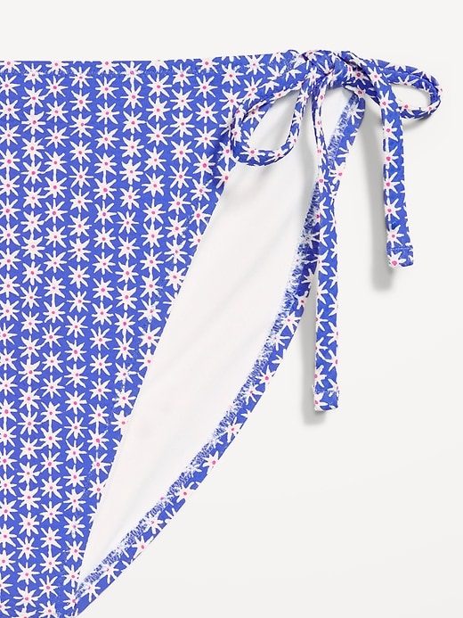 L'image numéro 9 présente Bas de bikini à broderie anglaise noué sur le côté