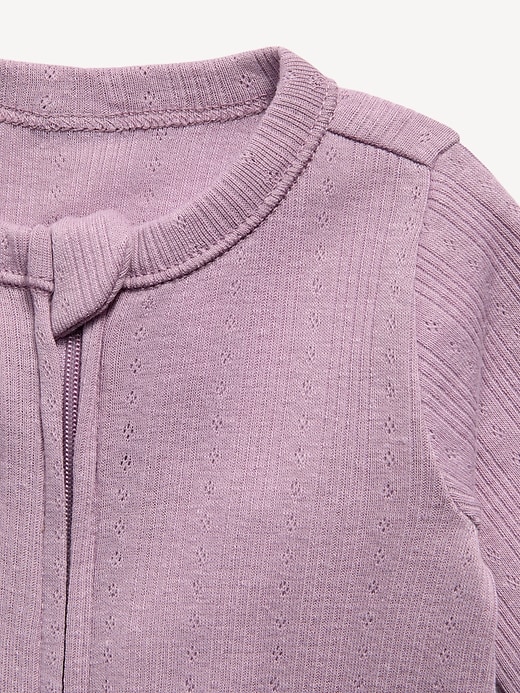 L'image numéro 2 présente Une-pièce à pieds Nuit ou jeu en tricot pointelle avec glissière bidirectionnelle pour bébé