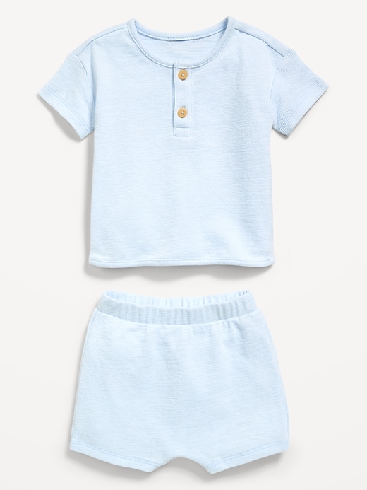 L'image numéro 2 présente Ensemble haut henley et short en tricot jacquard pour bébé