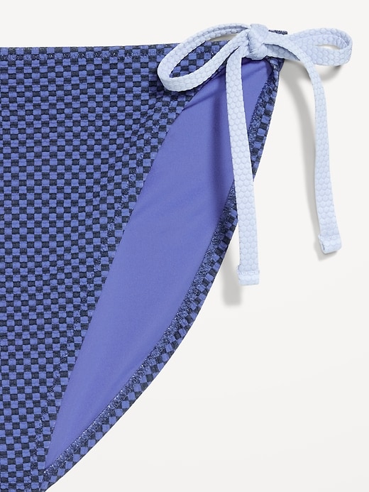 L'image numéro 9 présente Bas de bikini à broderie anglaise noué sur le côté