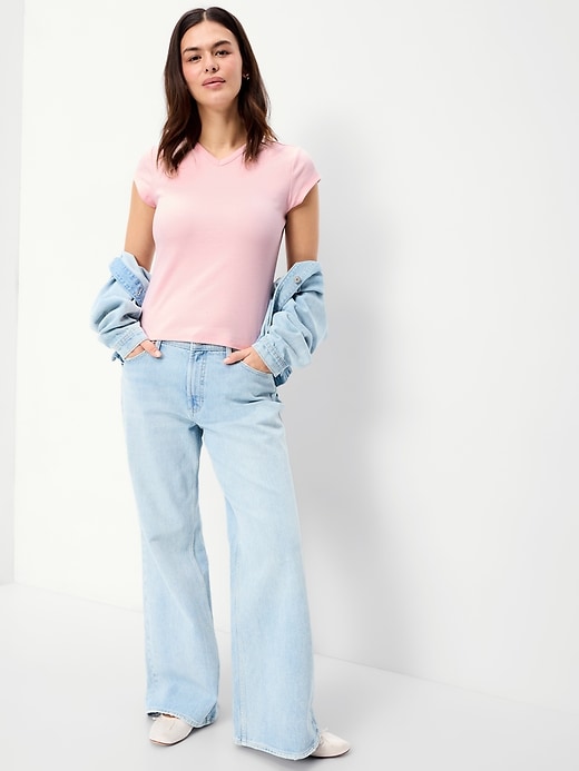 Image number 3 showing, Snug V-Neck Crop T-Shirt