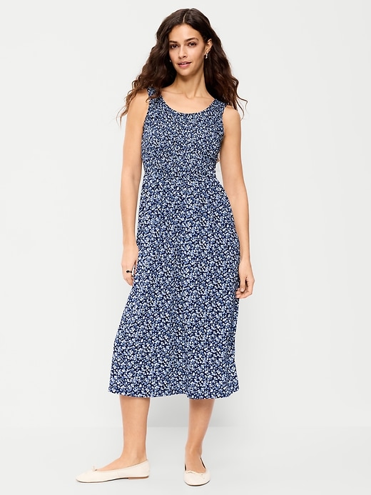 L'image numéro 1 présente Robe mi-longue ajustée et évasée sans manches à corsage à smocks