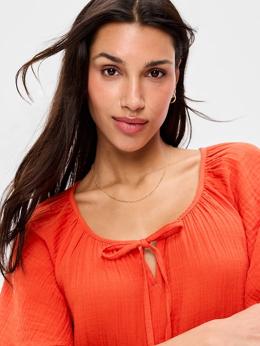 L'image numéro 4 présente Robe trapèze courte à manches flottantes