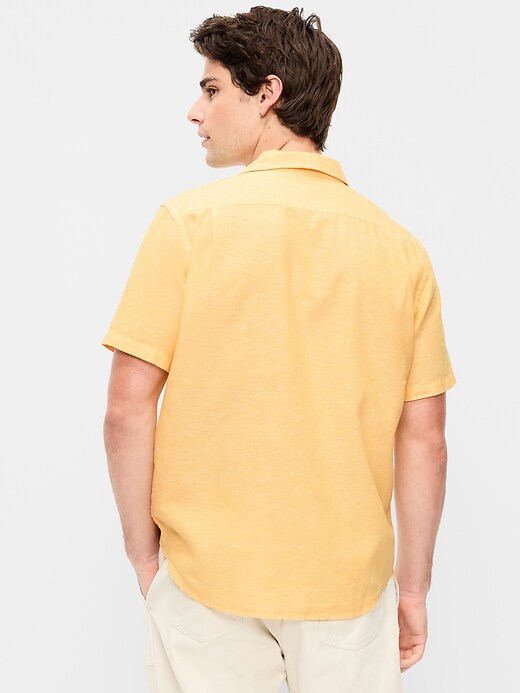 L'image numéro 2 présente Chemise classique passe-partout en mélange de lin