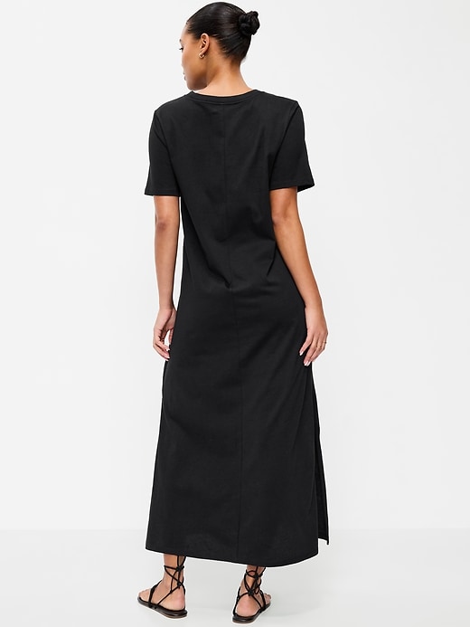 L'image numéro 2 présente Robe longue rétro à col rond