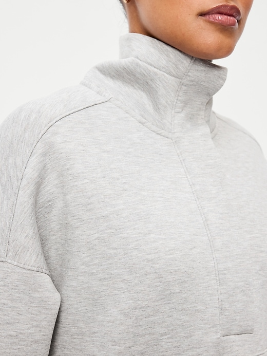 L'image numéro 3 présente Tunique surdimensionnée en molleton raffiné à boutons-pression sur le devant