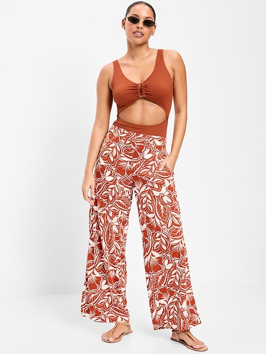 L'image numéro 3 présente Maillot de bain une-pièce texturé à découpe