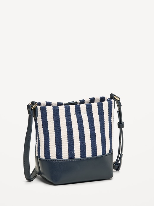 L'image numéro 3 présente Petit sac à godet bon chic bon genre
