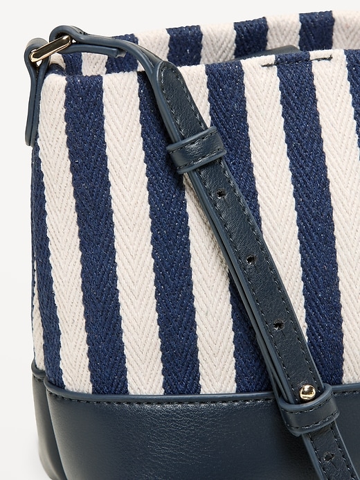 L'image numéro 5 présente Petit sac à godet bon chic bon genre