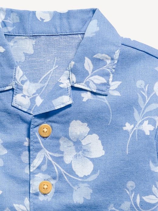L'image numéro 4 présente Chemise à manches courtes en mélange de lin à motifs pour bébé