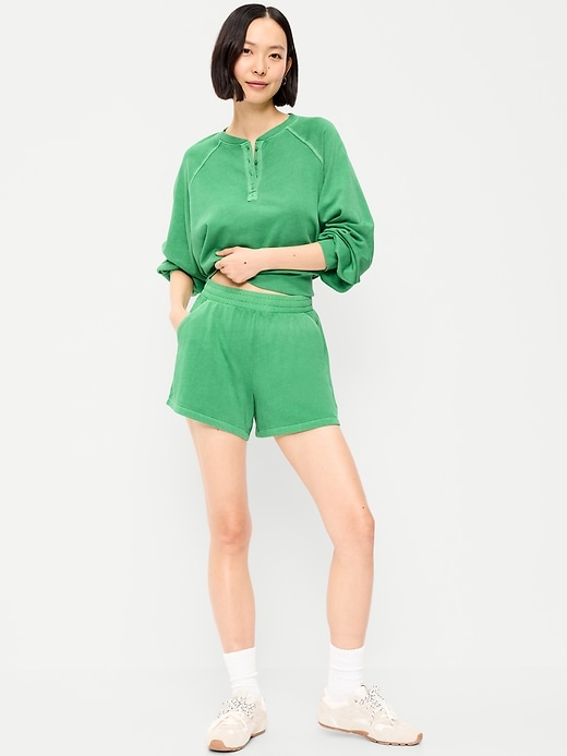 L'image numéro 1 présente Short en coton ouaté à taille très haute, entrejambe de 12,5 cm