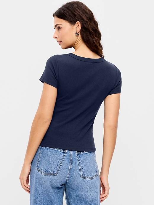 L'image numéro 2 présente T-shirt moulant à encolure en V