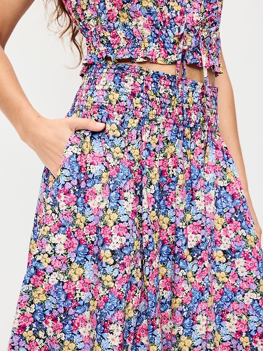 L'image numéro 4 présente Jupe mi-longue à taille smockée