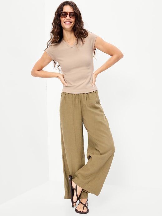 Image number 3 showing, Snug V-Neck Crop T-Shirt