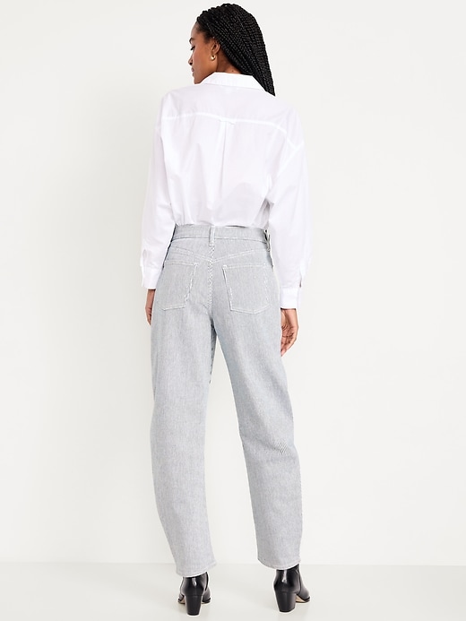 L'image numéro 3 présente Jean coupe généreuse baril à taille haute longueur cheville