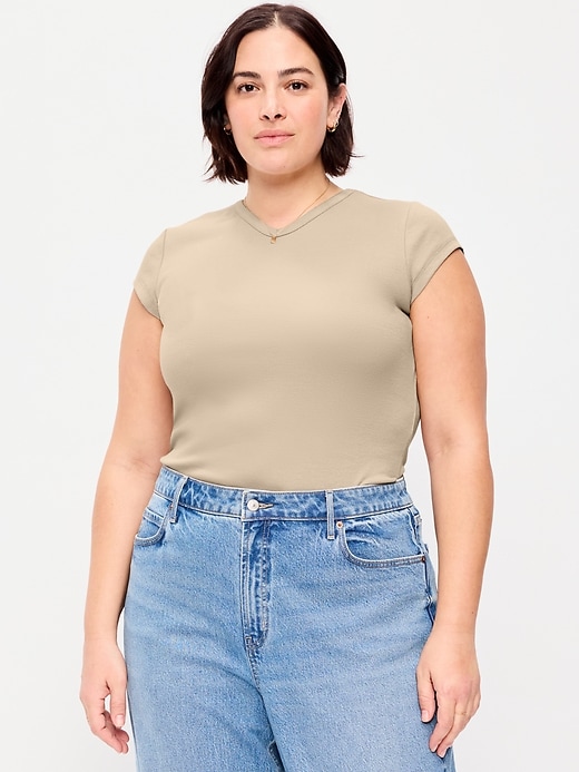 Image number 8 showing, Snug V-Neck Crop T-Shirt