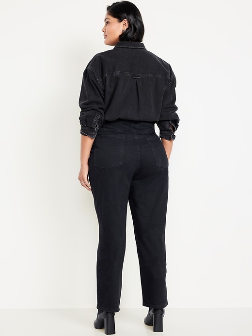 L'image numéro 7 présente Jean coupe droite profilée à taille très haute pour femme