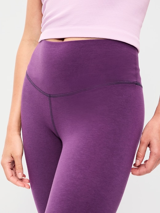 L'image numéro 3 présente Legging en coton à taille haute longueur 7/8 PowerChill