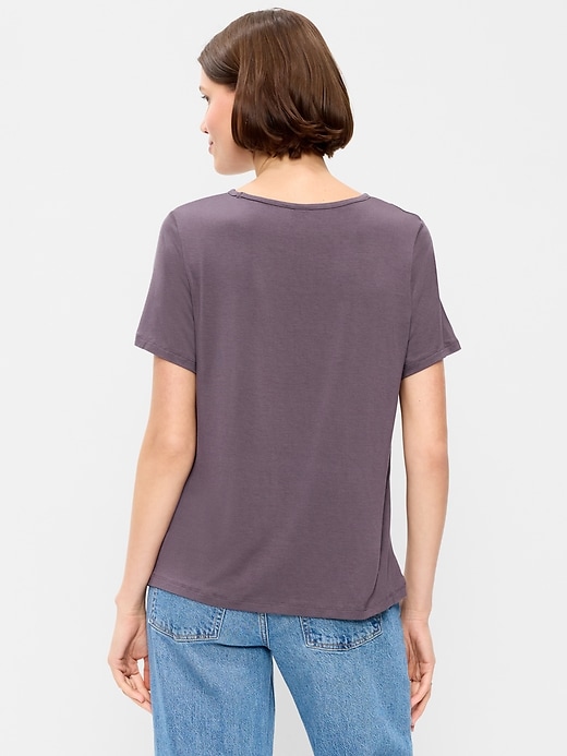 L'image numéro 2 présente T-shirt luxueux ras du cou pour Femme