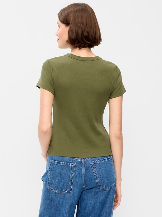 L'image numéro 2 présente T-shirt court moulant