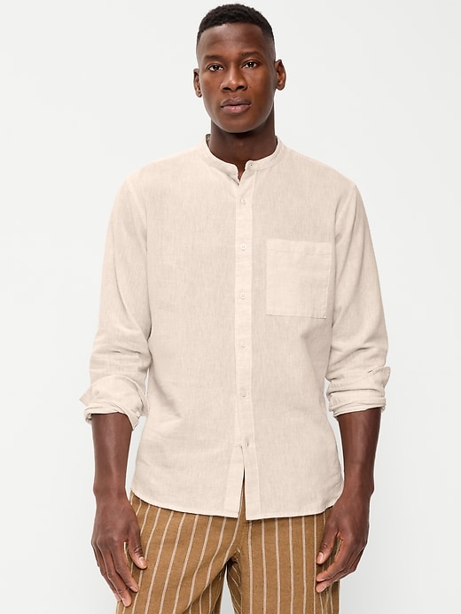 L'image numéro 1 présente Chemise coupe classique à col à bande en mélange de lin