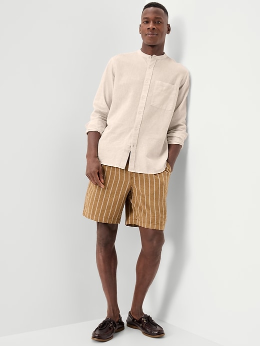 L'image numéro 3 présente Chemise coupe classique à col à bande en mélange de lin