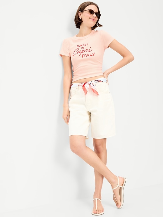 L'image numéro 3 présente T-shirt moulant à imprimé