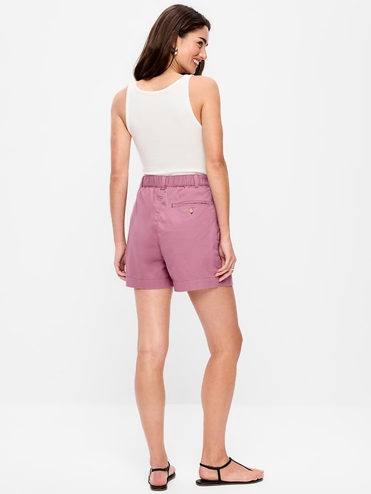 L'image numéro 3 présente Short chino authentique à taille haute, entrejambe de 6 cm