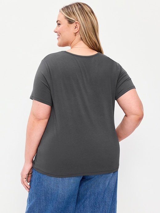 L'image numéro 5 présente T-shirt luxueux ras du cou pour Femme