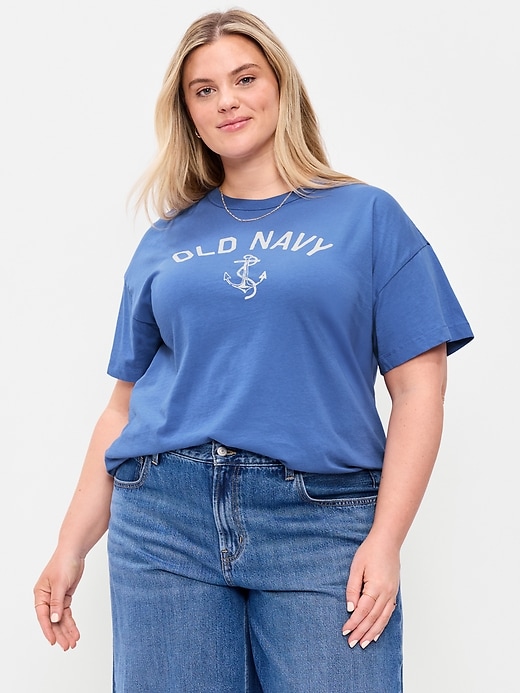 L'image numéro 6 présente T-shirt long passe-partout surdimensionné