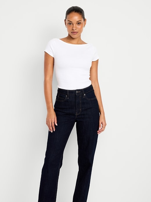 L'image numéro 4 présente T-shirt ajusté à encolure bateau