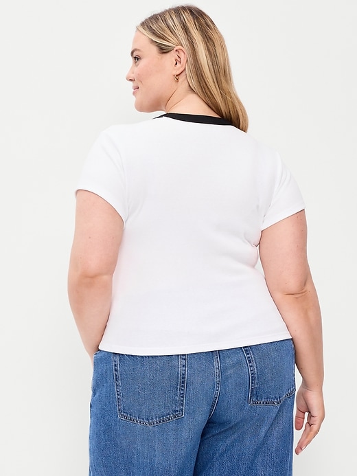 L'image numéro 9 présente T-shirt court moulant