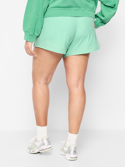 L'image numéro 6 présente Short de course StretchTech à taille mi-basse, entrejambe de 7,5 cm