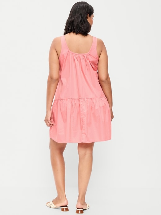 L'image numéro 10 présente Robe trapèze courte sans manches à taille tombante