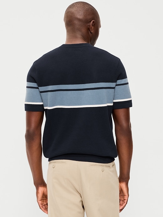 L'image numéro 2 présente T-shirt décontracté en tricot à couleurs contrastées