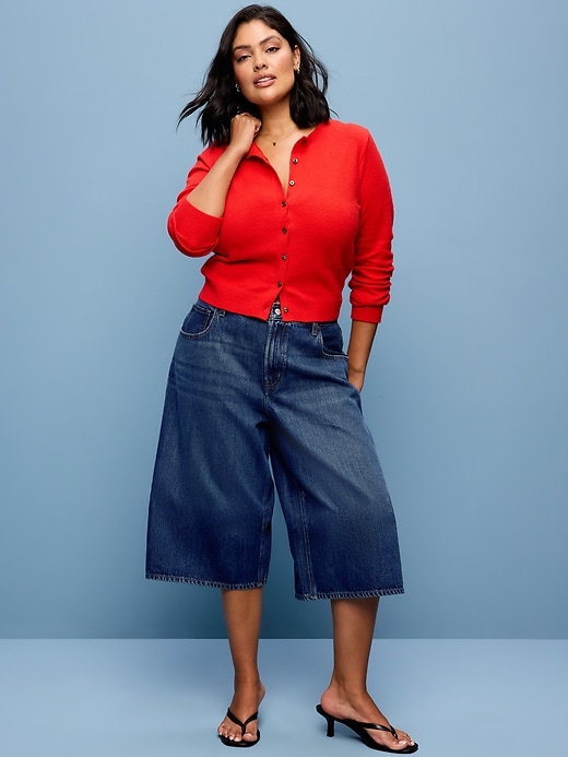 L'image numéro 8 présente Jean court coupe généreuse taille mi-basse