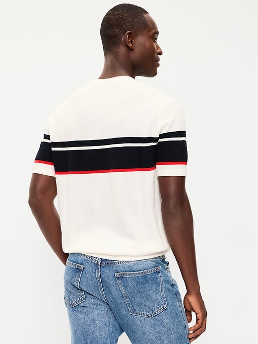 L'image numéro 2 présente T-shirt décontracté en tricot à couleurs contrastées