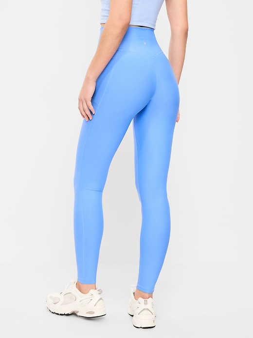 L'image numéro 2 présente Legging PowerSoft sans limites à poche à taille très haute, longueur 7/8 – Sans couture avant
