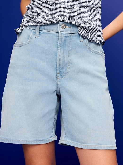 Image number 5 showing, High-Waisted Wow Jean Shorts -- 7-inch inseam