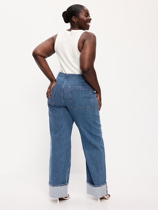 L'image numéro 9 présente Jean profilé à jambe large à revers et à taille très haute