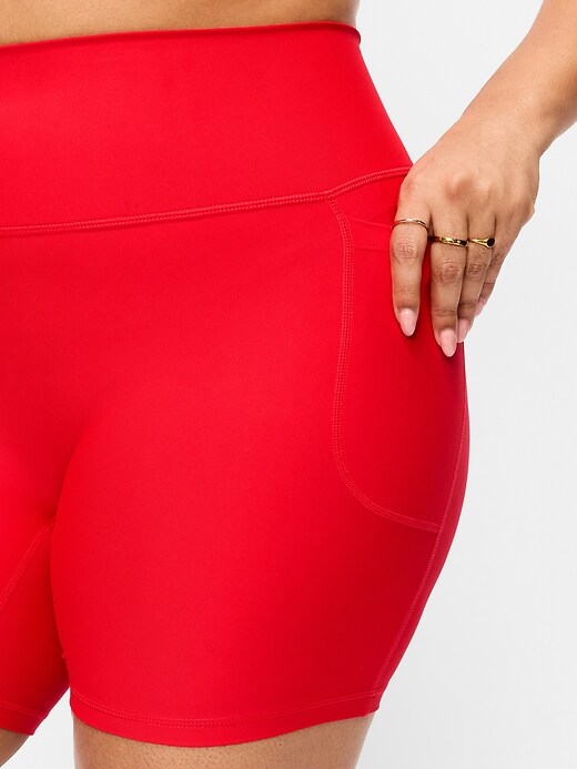 Image number 2 showing, Extra-High Waisted PowerSoft Boundless Pocket Biker Shorts-- 6-inch inseam - No Front Seam