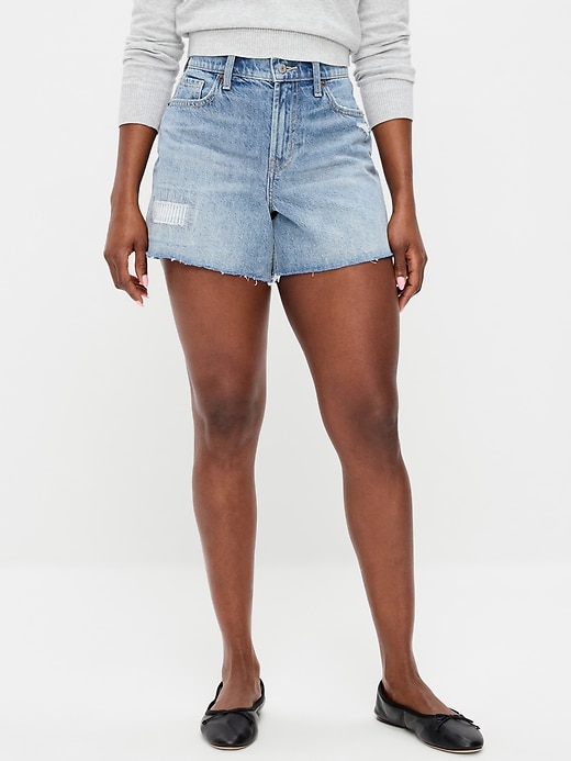 L'image numéro 2 présente Short coupe généreuse profilée en denim à taille haute, entrejambe de 12,5 cm