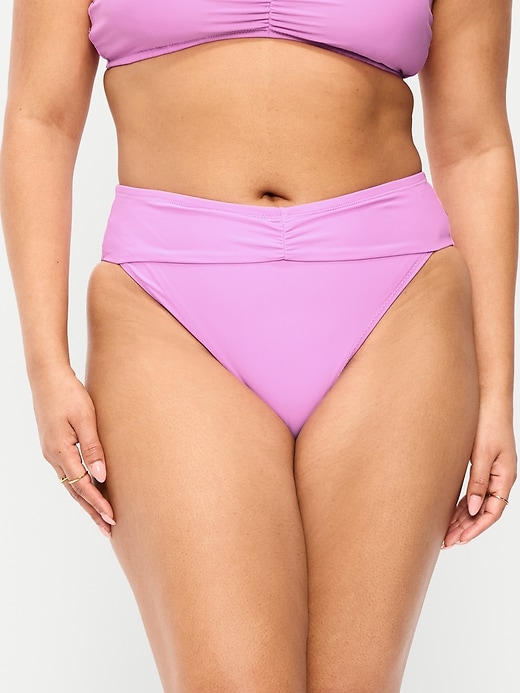 L'image numéro 5 présente Culotte de bikini cintrée à taille haute