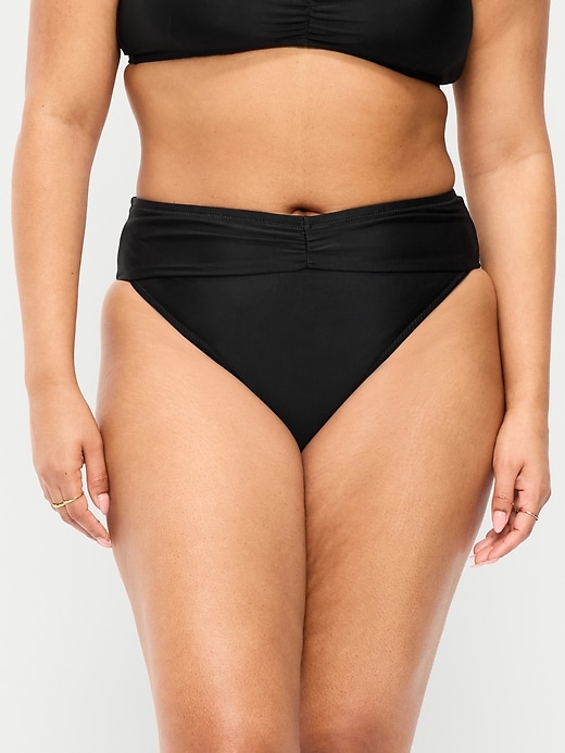 L'image numéro 3 présente Culotte de bikini cintrée à taille haute