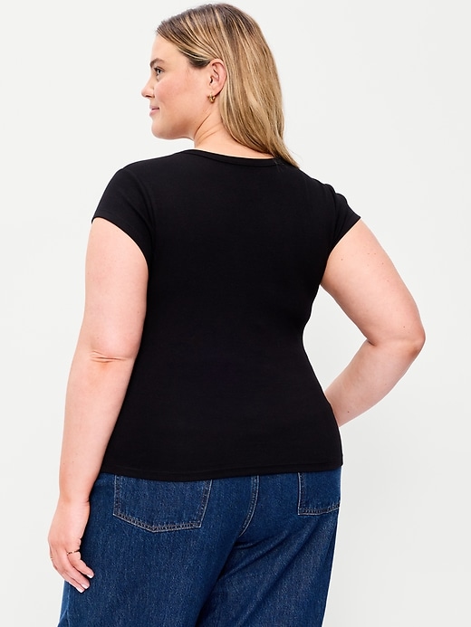 L'image numéro 9 présente T-shirt moulant à encolure en V