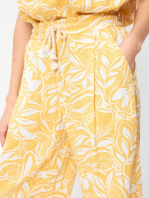 L'image numéro 4 présente Pantalon coupe baril longueur cheville à taille haute en gaze froissée