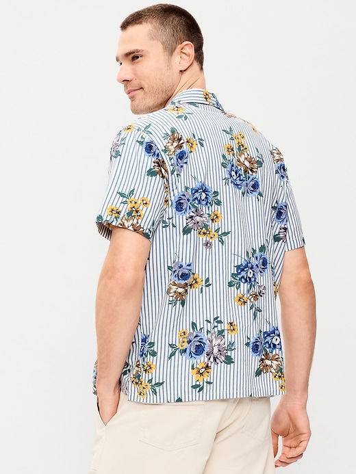 L'image numéro 2 présente Chemise de vacances à manches courtes